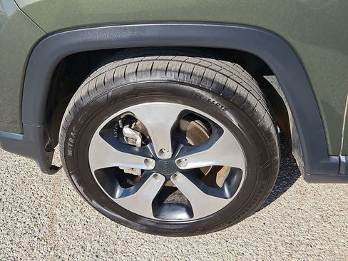 Used 2018 Jeep Compass Latitude w/ Popular Equipment Group FWD image 12