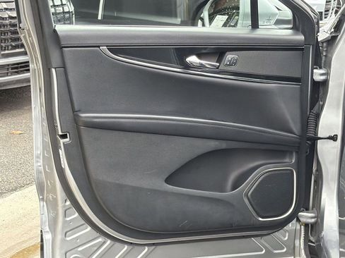 Used 2023 Lincoln Nautilus Reserve image 19