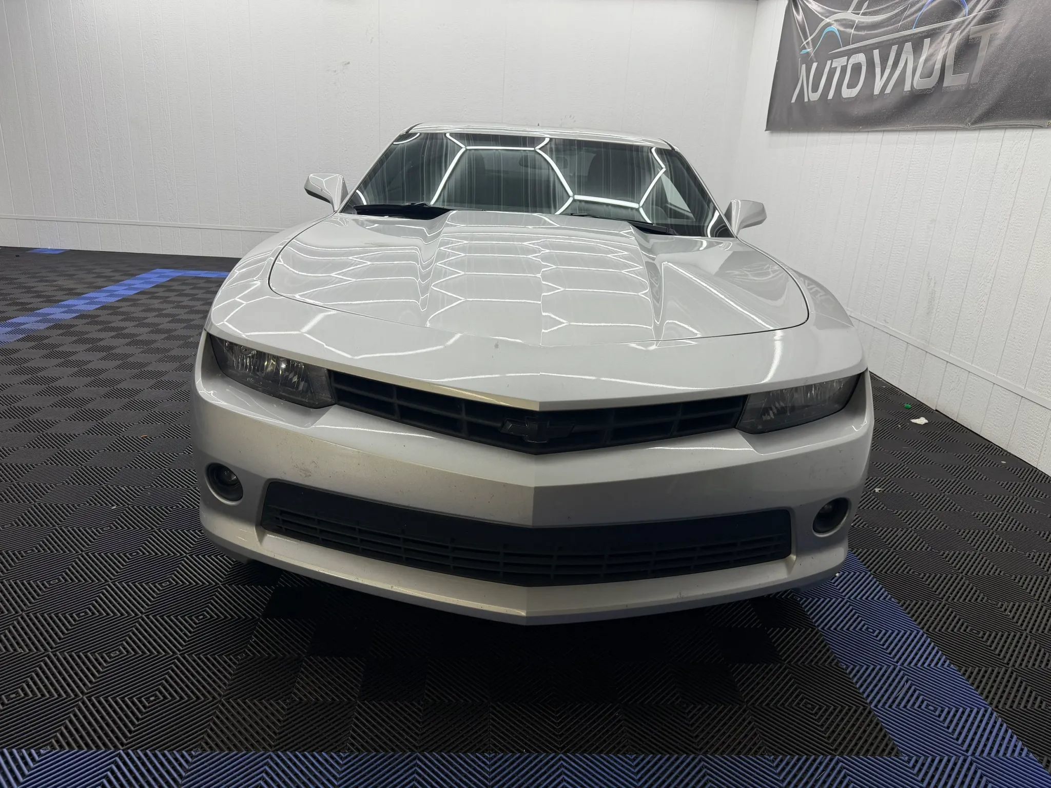 Used 2015 Chevrolet Camaro LT w/ 1LT Preferred Package RWD image 4