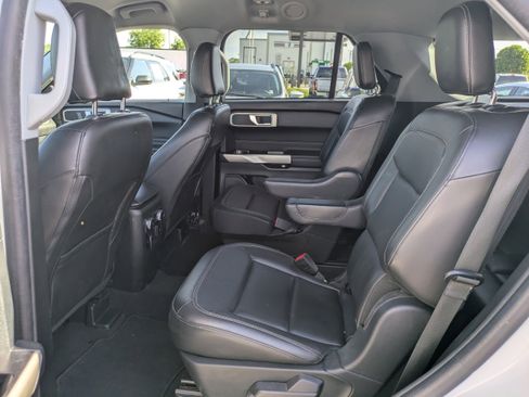 Certified 2022 Ford Explorer XLT w/ Equipment Group 202A RWD image 12