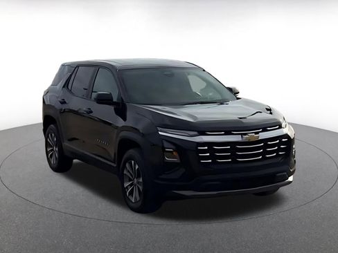 Used 2025 Chevrolet Equinox LT image 2