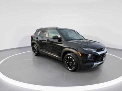 Used 2023 Chevrolet TrailBlazer LT w/ Convenience Package image 2