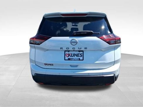 Used 2025 Nissan Rogue SV FWD image 9