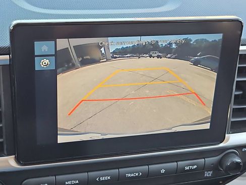 Used 2025 Hyundai Venue SEL FWD image 18