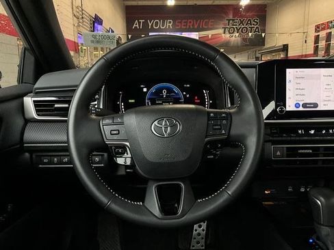 Used 2025 Toyota Camry SE FWD image 32