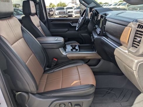 Certified 2025 Chevrolet Silverado 3500 High Country w/ Technology Package AWD/4WD image 30