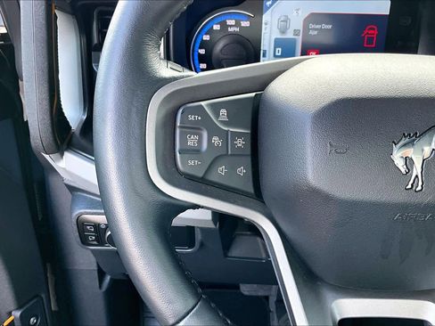 Used 2023 Ford Bronco Badlands image 24