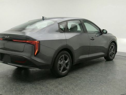 Used 2025 Kia K4 LXS image 9