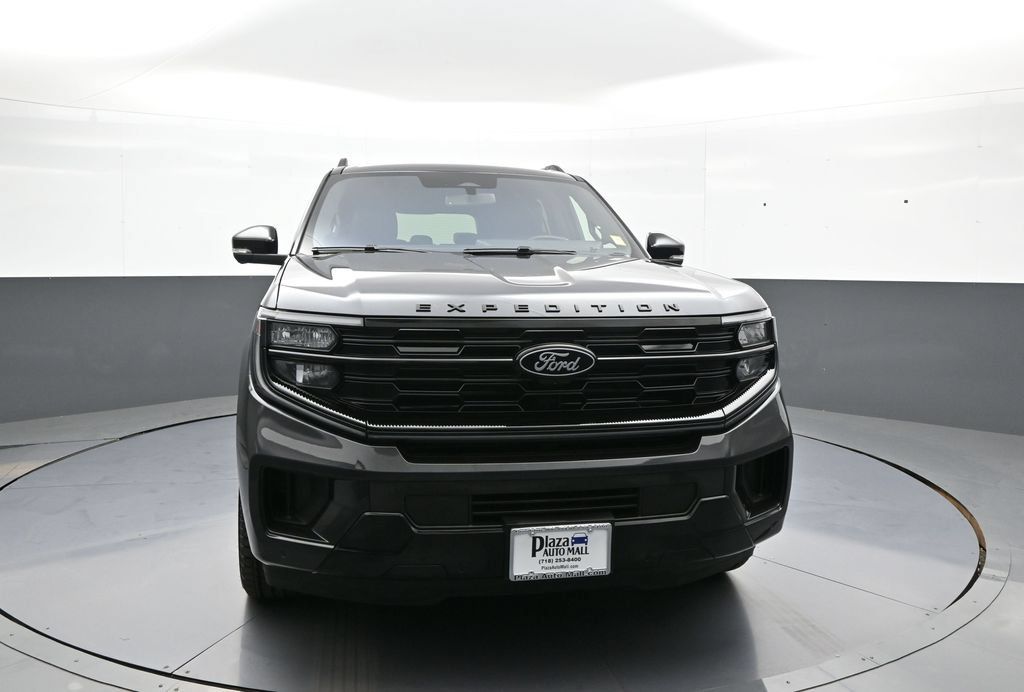 Used 2025 Ford Expedition Platinum w/ Stealth Performance Package AWD/4WD image 2