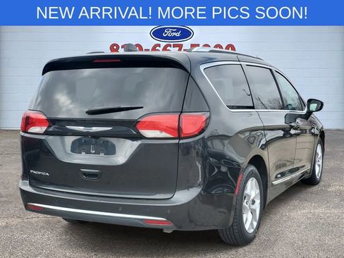 Used 2017 Chrysler Pacifica Touring-L Plus w/ Advanced Safetytec Group image 3