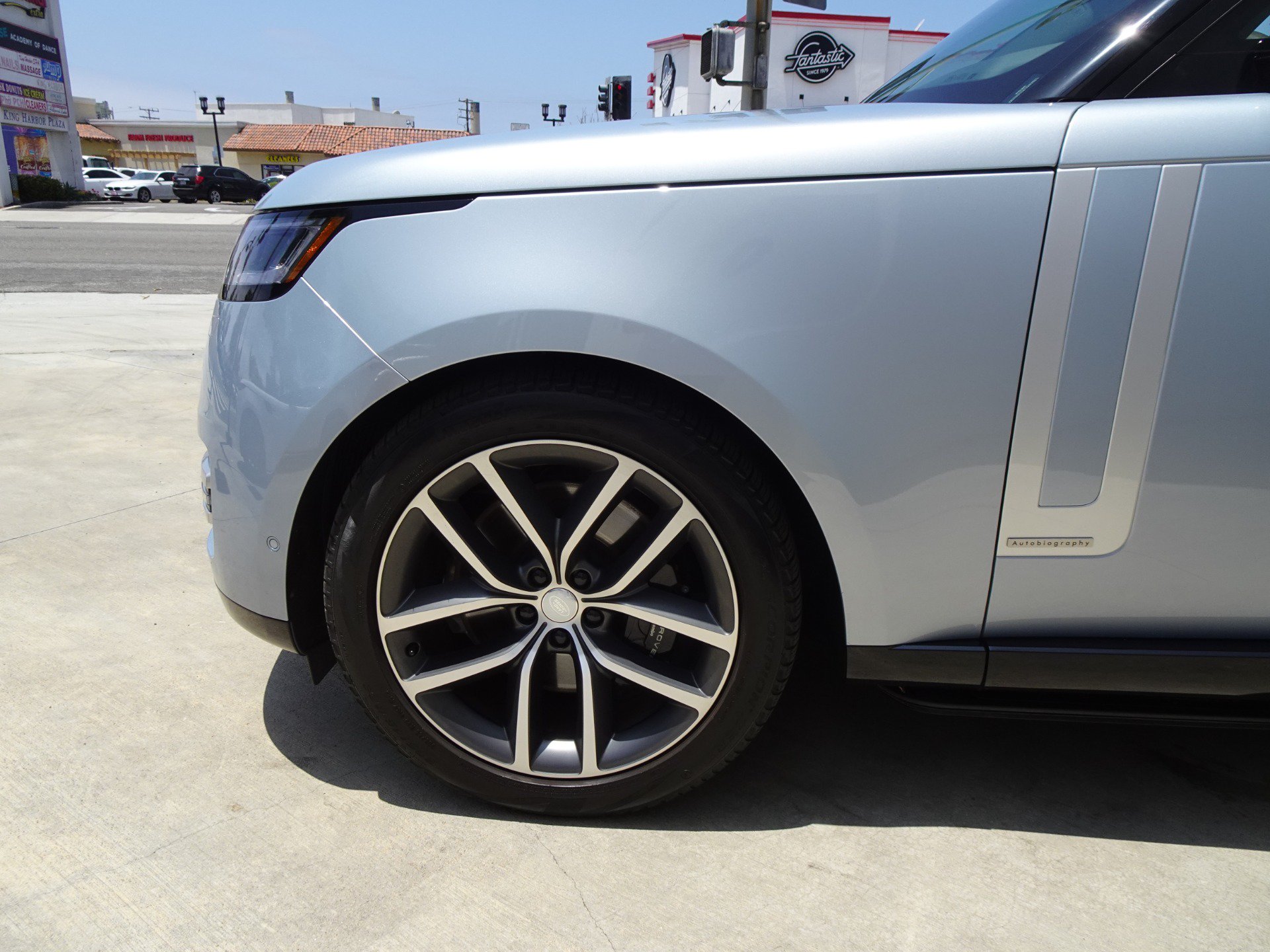 Used 2024 Land Rover Range Rover Long Wheelbase Autobiography AWD/4WD image 10