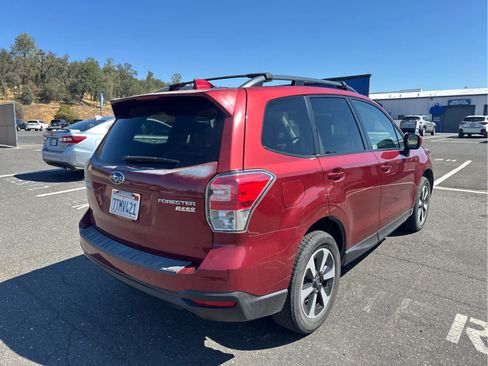 Used 2017 Subaru Forester 2.5i Premium w/ All-Weather Package AWD/4WD image 5