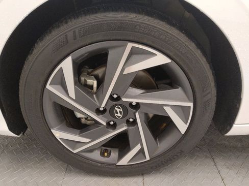 Used 2025 Hyundai Elantra Sport FWD image 31