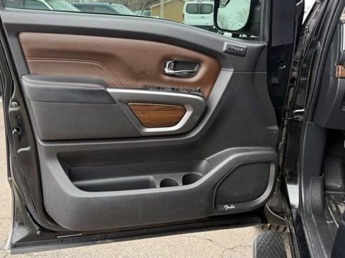 Used 2019 Nissan Titan Platinum Reserve w/ Platinum Utility Package image 8