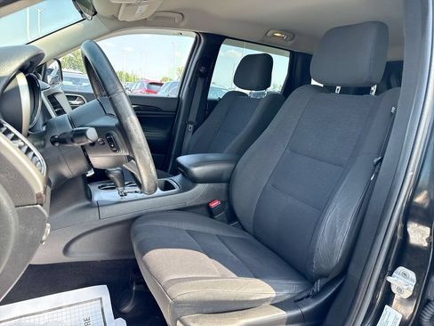 Used 2012 Jeep Grand Cherokee Laredo w/ Laredo E Group AWD/4WD image 11