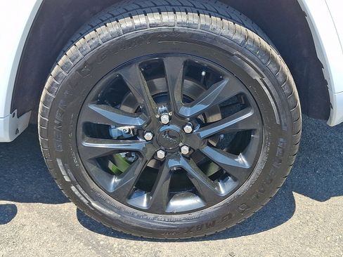 Used 2022 Jeep Grand Cherokee Laredo X AWD/4WD image 10