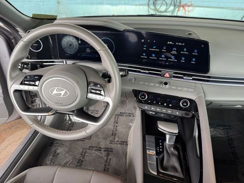 Used 2025 Hyundai Elantra SEL image 34