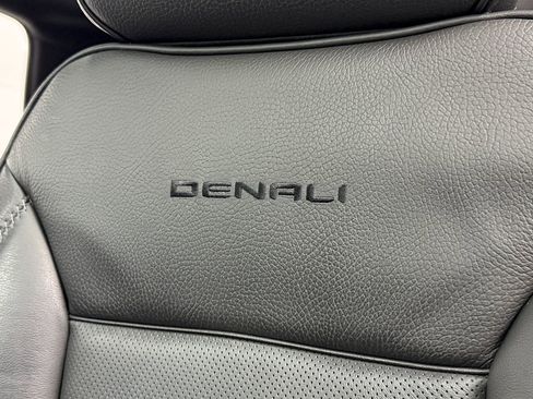Used 2021 GMC Yukon Denali image 16