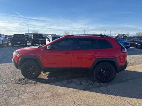 Used 2019 Jeep Cherokee Trailhawk image 9