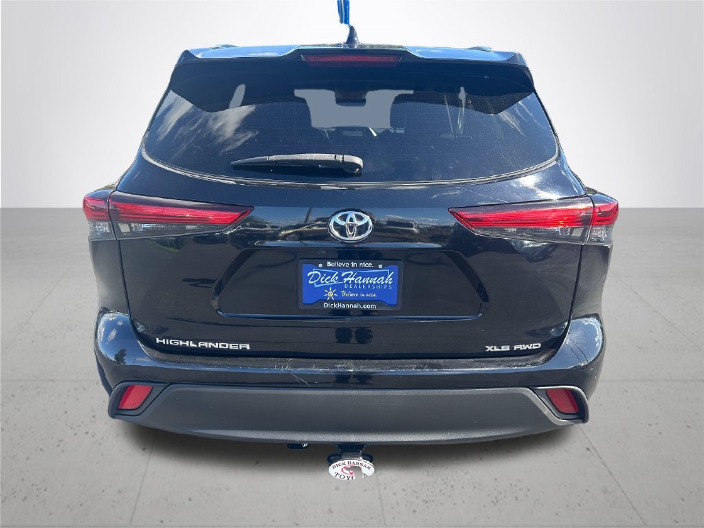 Used 2021 Toyota Highlander XLE AWD/4WD image 8
