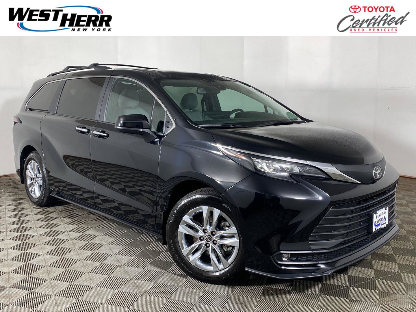 Used 2026 Toyota Sienna XLE AWD/4WD image 1
