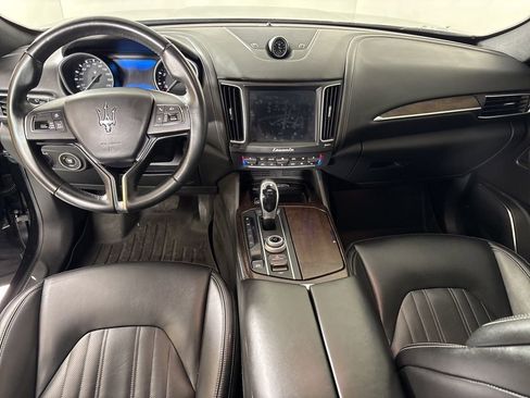 Used 2017 Maserati Levante w/ Luxury Package image 37