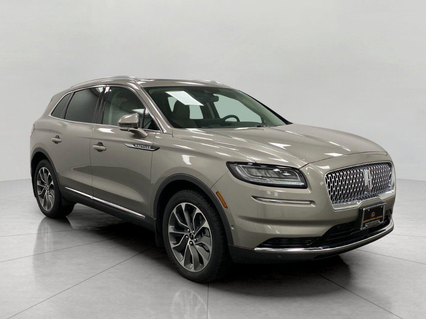 Used 2023 Lincoln Nautilus Reserve w/ Equipment Group 201A AWD/4WD image 1