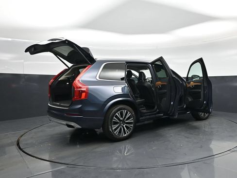 Used 2021 Volvo XC90 T5 Momentum w/ Protection Package Premier AWD/4WD image 4