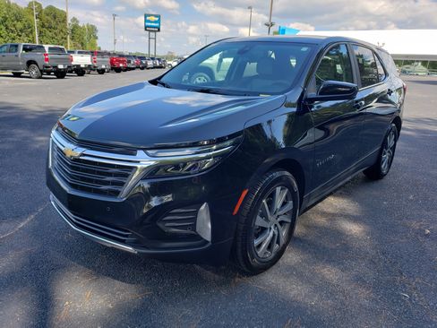 Used 2024 Chevrolet Equinox LT image 2