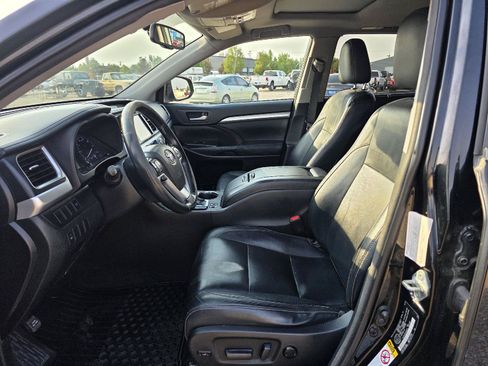Used 2014 Toyota Highlander XLE AWD/4WD image 7
