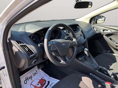 Used 2016 Ford Focus SE image 6