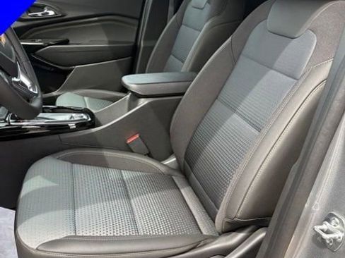 New 2026 Chevrolet Trax LT w/ LT Convenience Package FWD image 13