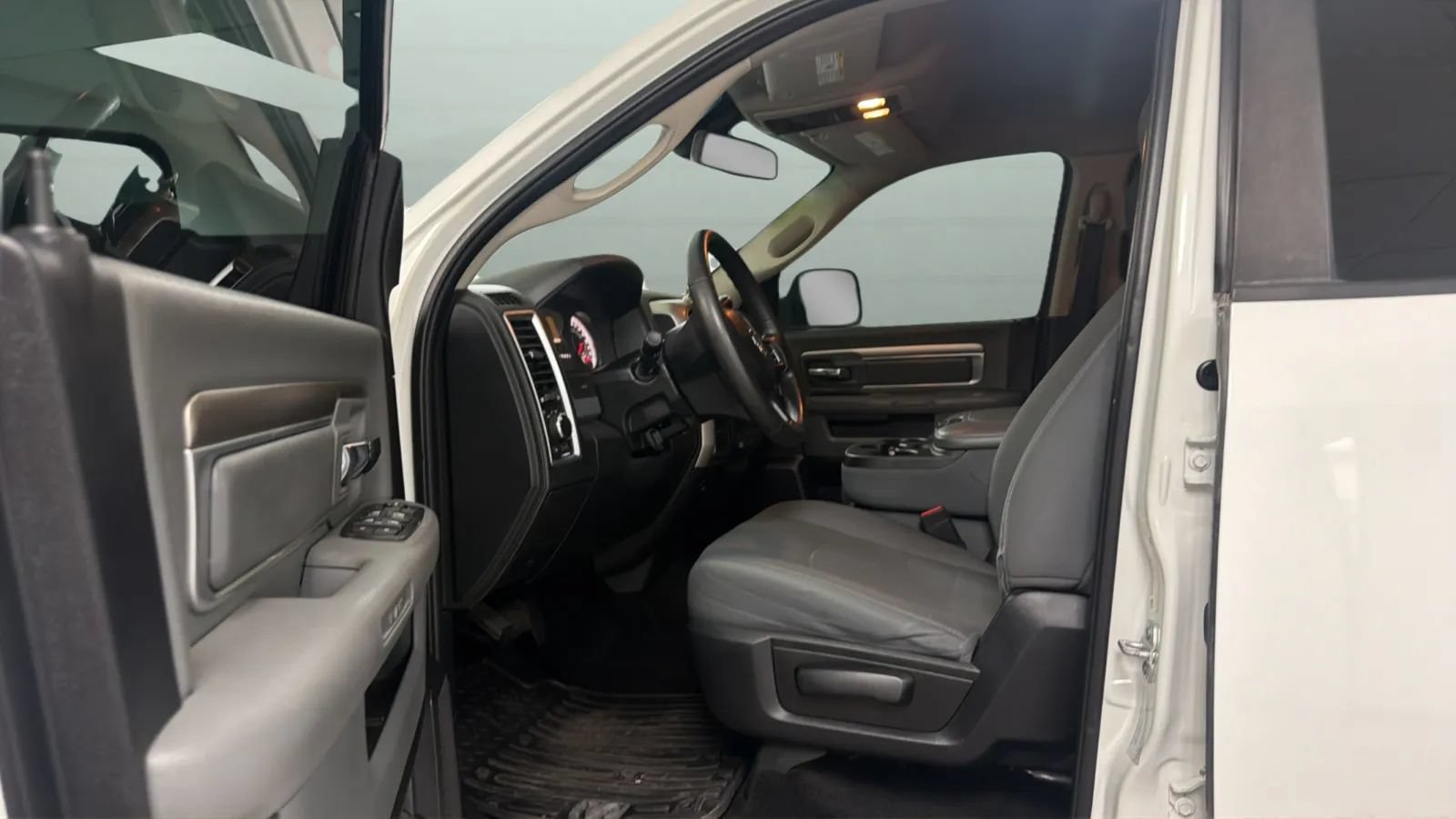 Used 2015 RAM 2500 SLT AWD/4WD image 19