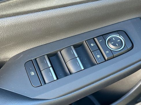 Used 2025 Toyota Prius Plug-In Hybrid image 13