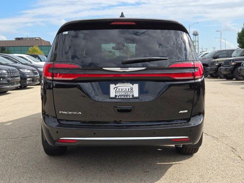 New 2026 Chrysler Pacifica Select image 14