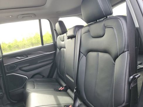 Used 2022 Jeep Grand Cherokee Limited AWD/4WD image 31
