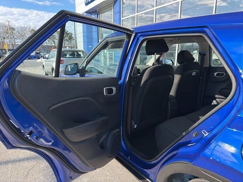 Used 2025 Hyundai Venue SE image 29
