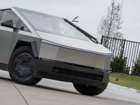 Used 2024 Tesla Cybertruck AWD Crew Cab image 10
