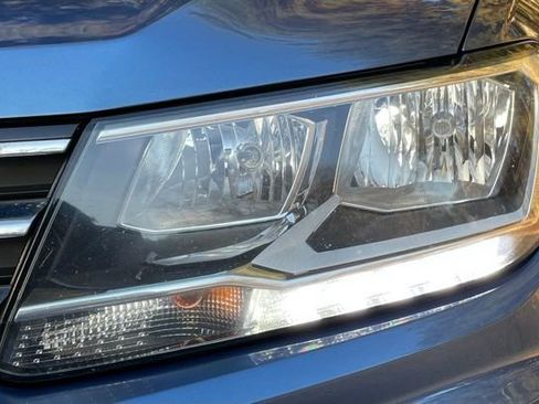 Used 2018 Volkswagen Tiguan SE image 11