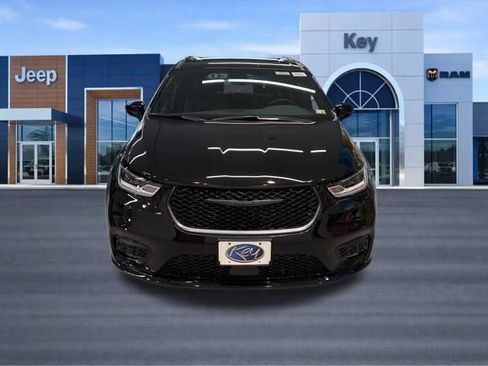 New 2026 Chrysler Pacifica Limited w/ S Appearance Package FWD image 10
