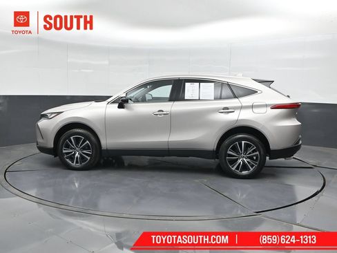 Used 2023 Toyota Venza LE AWD/4WD image 7