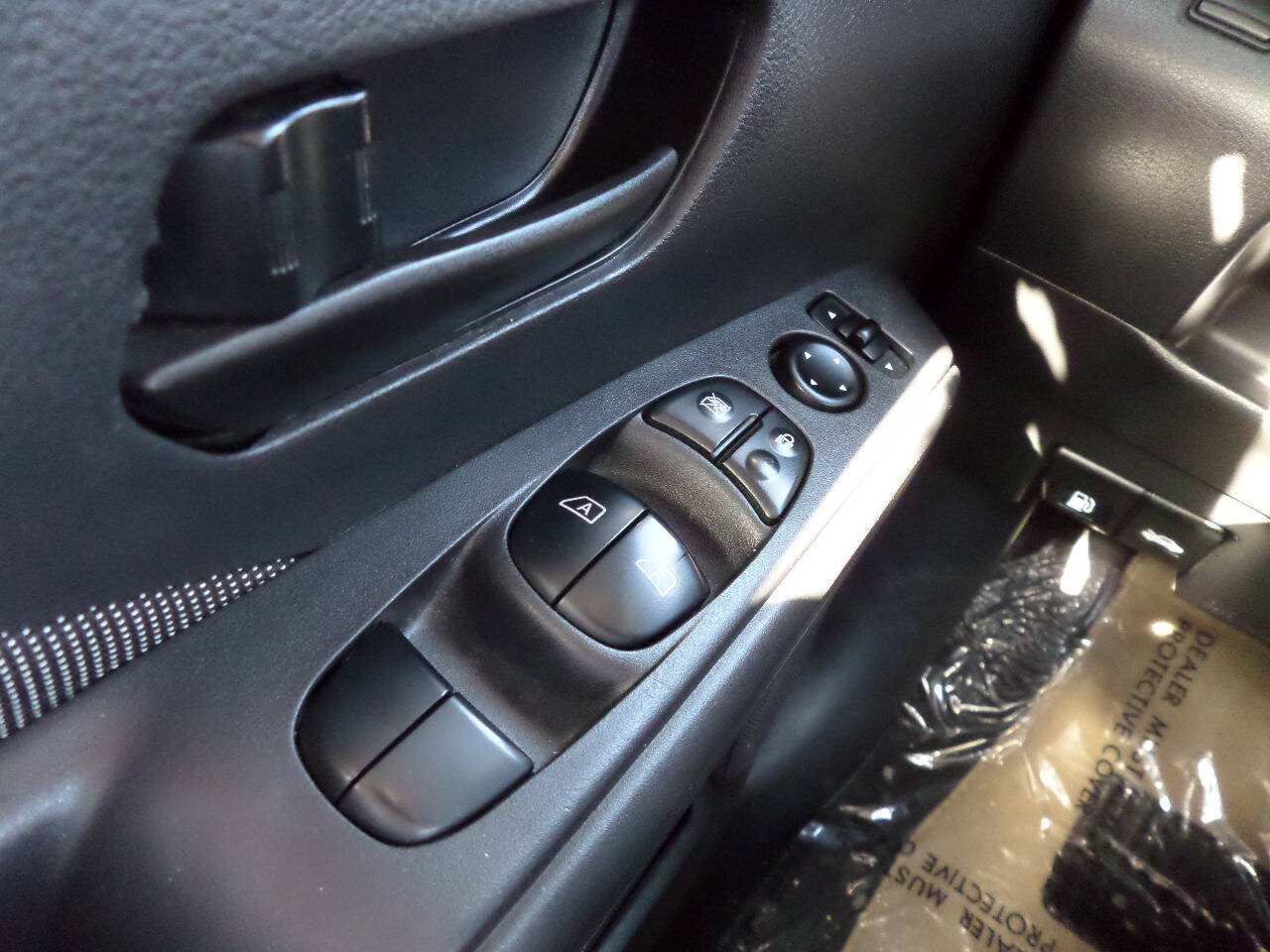Used 2019 Nissan Kicks S w/ Exterior Electronics Package FWD image 27