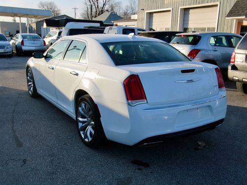 Used 2019 Chrysler 300 Limited image 4
