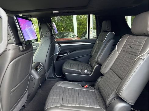 New 2026 Cadillac Escalade ESV Platinum Sport w/ LPO, ONYX Package AWD/4WD image 10