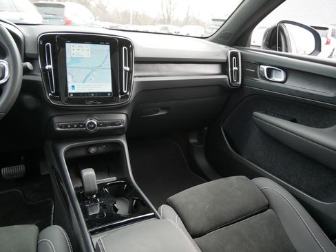 Certified 2023 Volvo C40 P8 Recharge Ultimate image 13