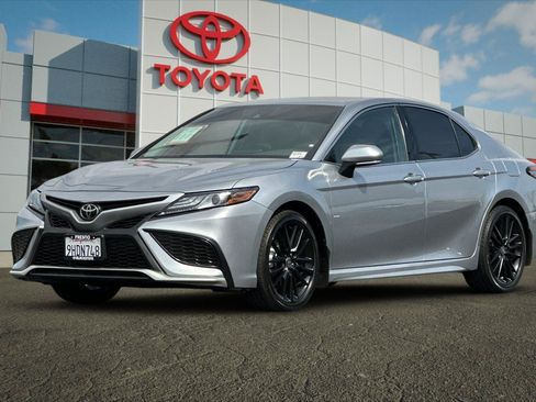 Used 2023 Toyota Camry XSE FWD image 7