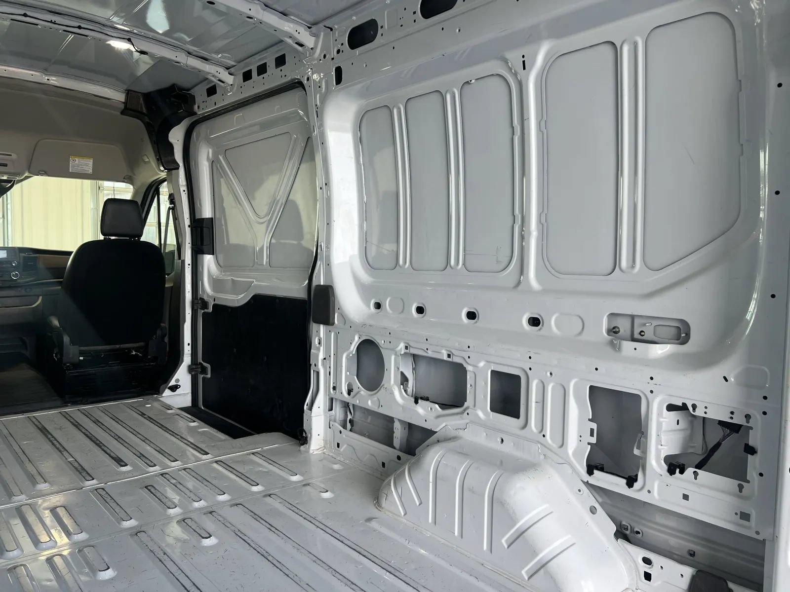 Used 2025 Ford Transit 250 148 Medium Roof RWD image 18
