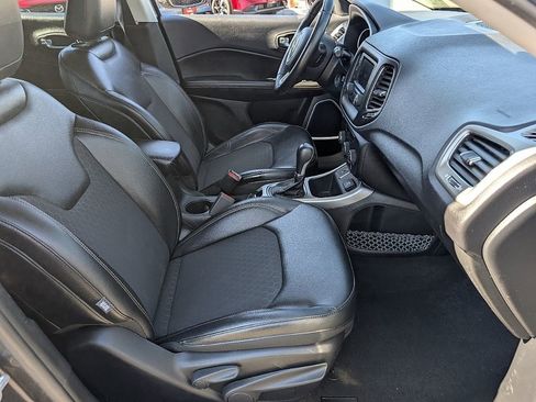 Used 2017 Jeep Compass Latitude image 19
