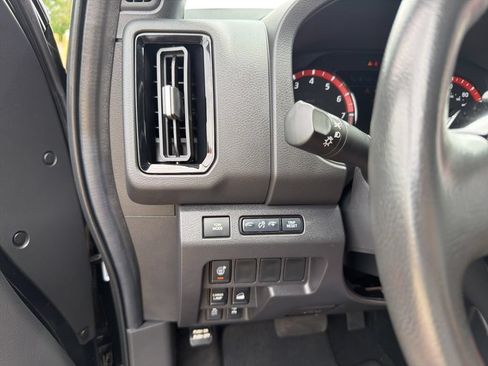 Used 2025 Nissan Frontier PRO-4X AWD/4WD image 27