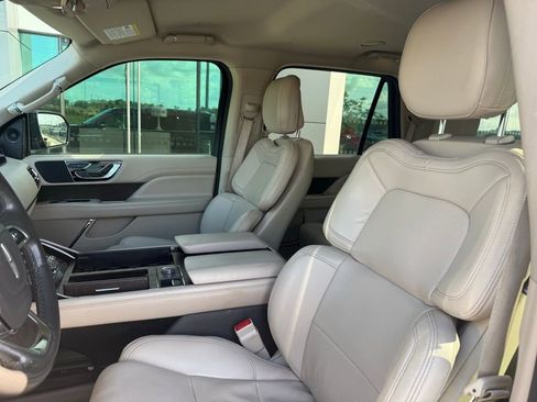 Used 2021 Lincoln Navigator 2WD image 5